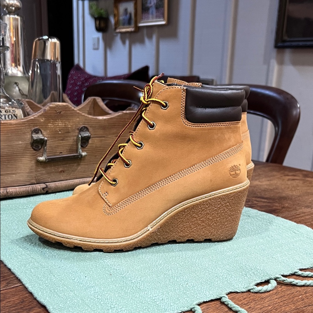 Timberland Amston Wedge Boots (Practically NWOT)
